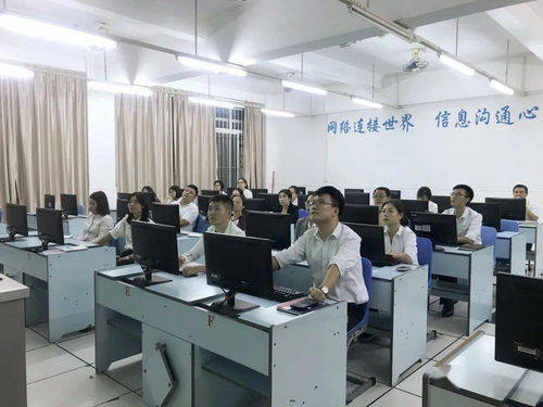 開展智慧課堂培訓(xùn)，以計(jì)算機(jī)軟件開發(fā)助力教師專業(yè)成長(zhǎng)